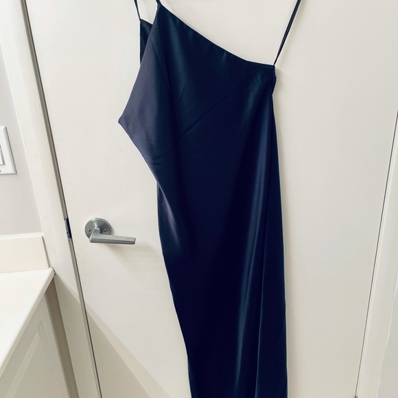 ASOS DESIGN one shoulder mid-maxi dress in satin - Picture 7 of 7